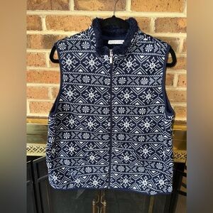 Ladies Hasting & Smith Petites soft navy vest with winter pattern petite large